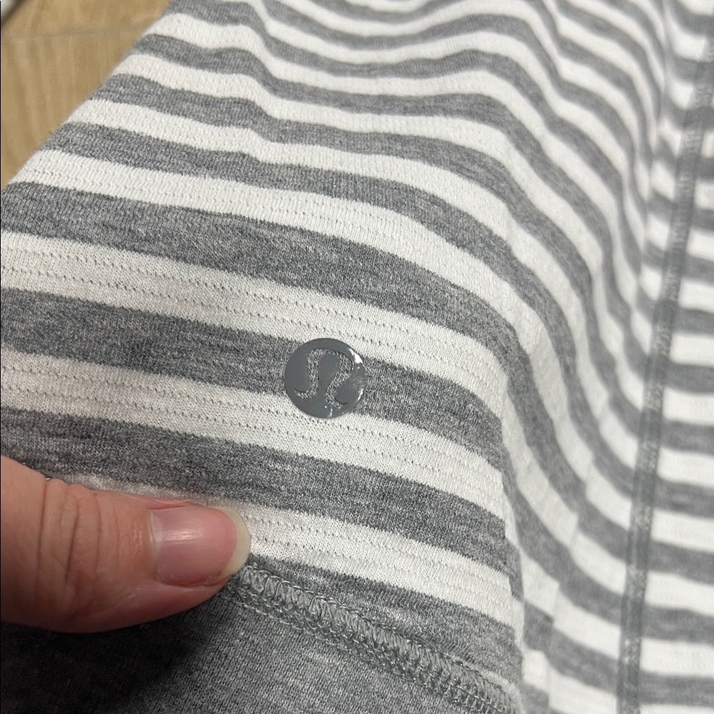 Lululemon In A Cinch Cowl Neck Sweatshirt - Picture 10 of 10